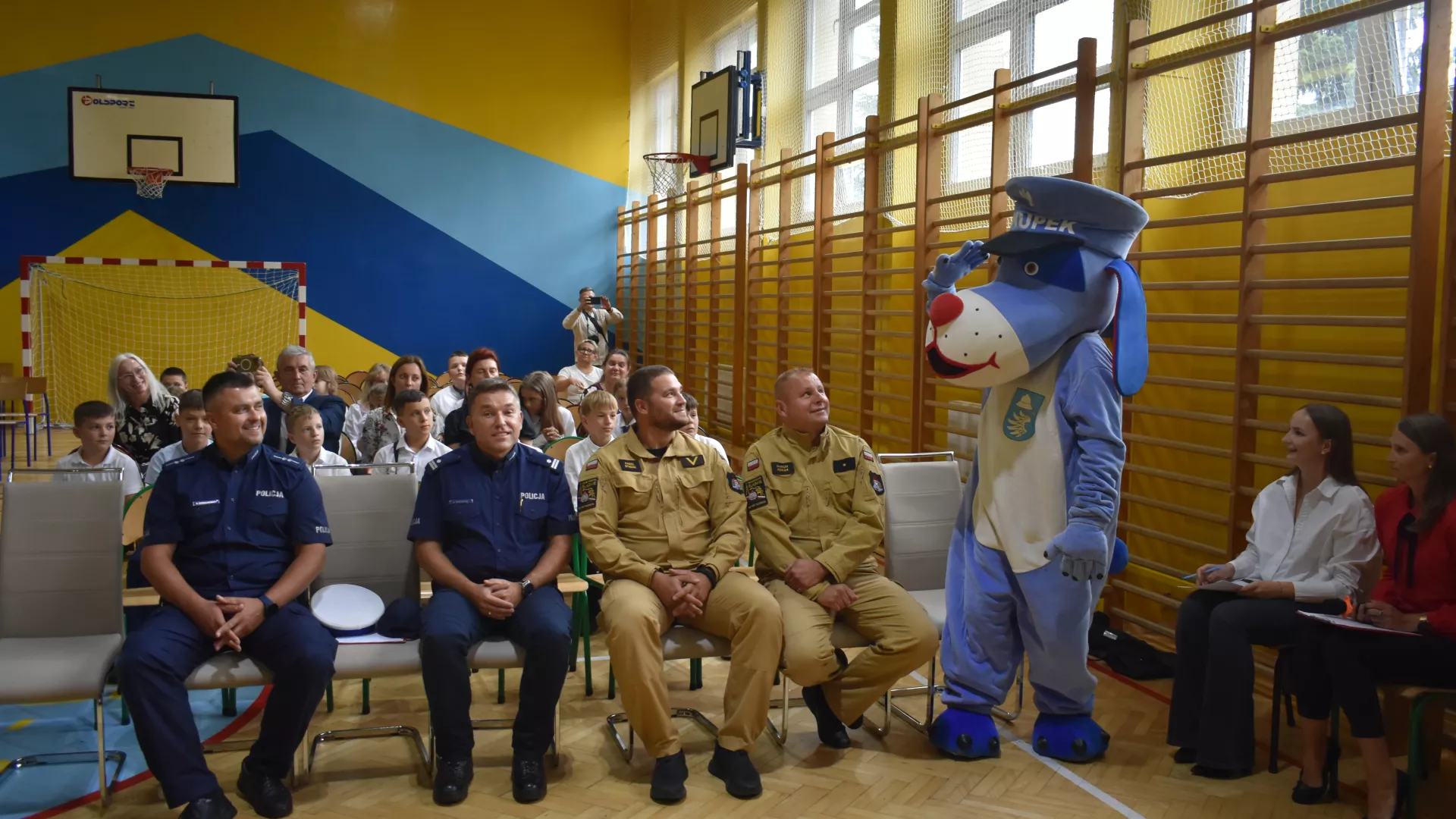  Przedstawia Funkcjonariuszy Komendy Powiatowej Policji i Przedstawicieli Państwowej Straży Pożarnej